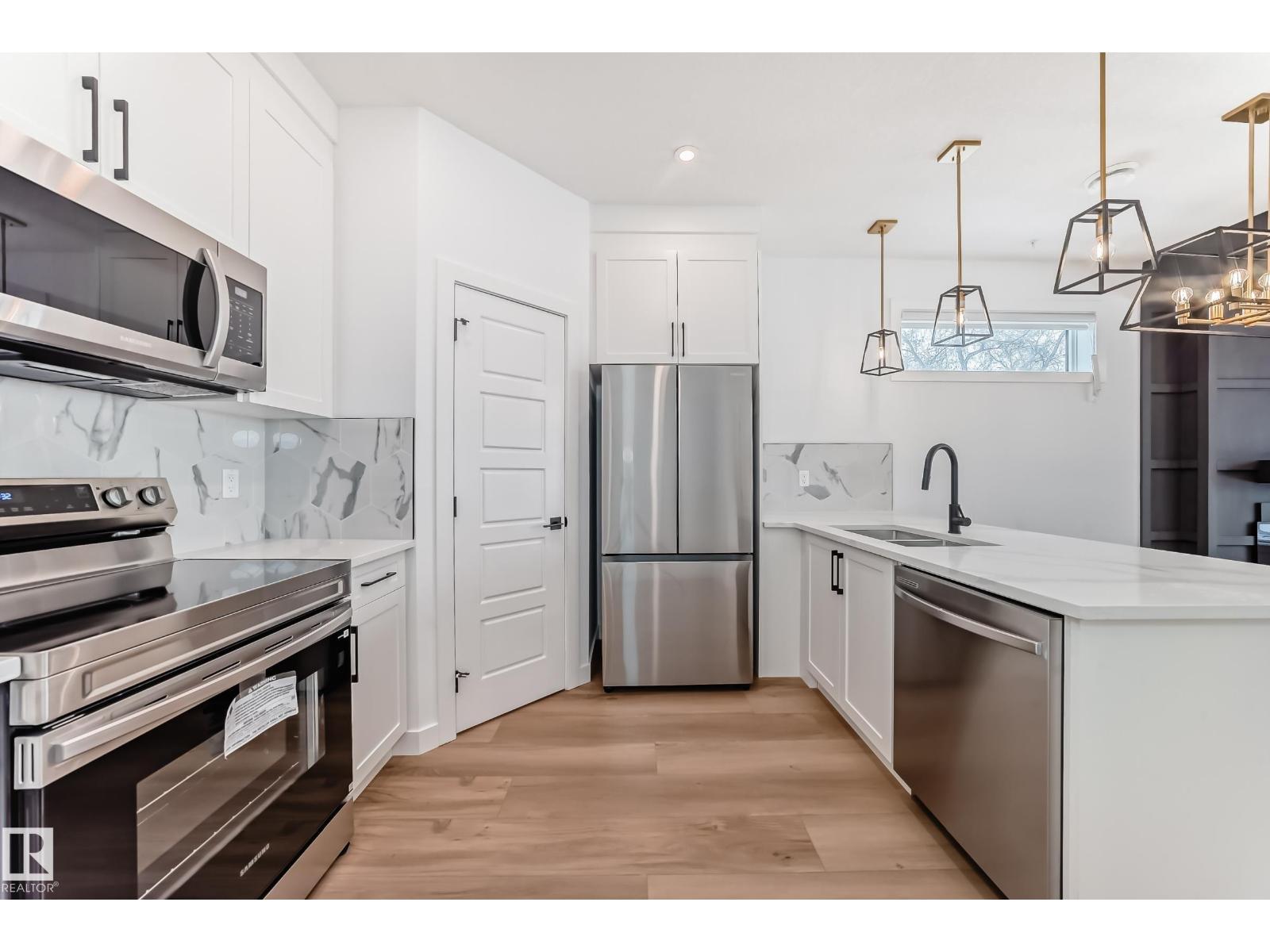 11519 & 11521 67 St Nw Property Photo 6