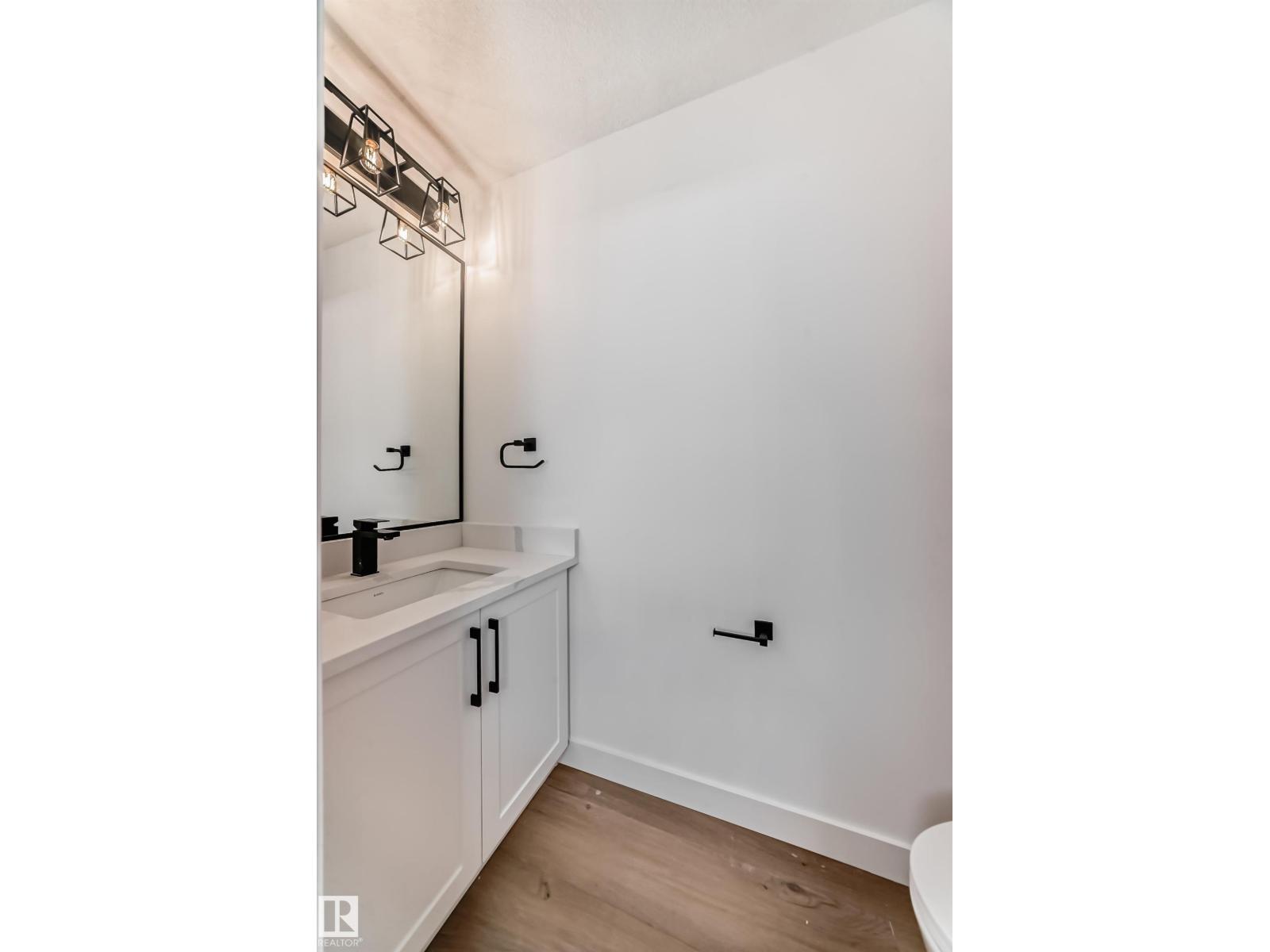 11519 & 11521 67 St Nw Property Photo 18