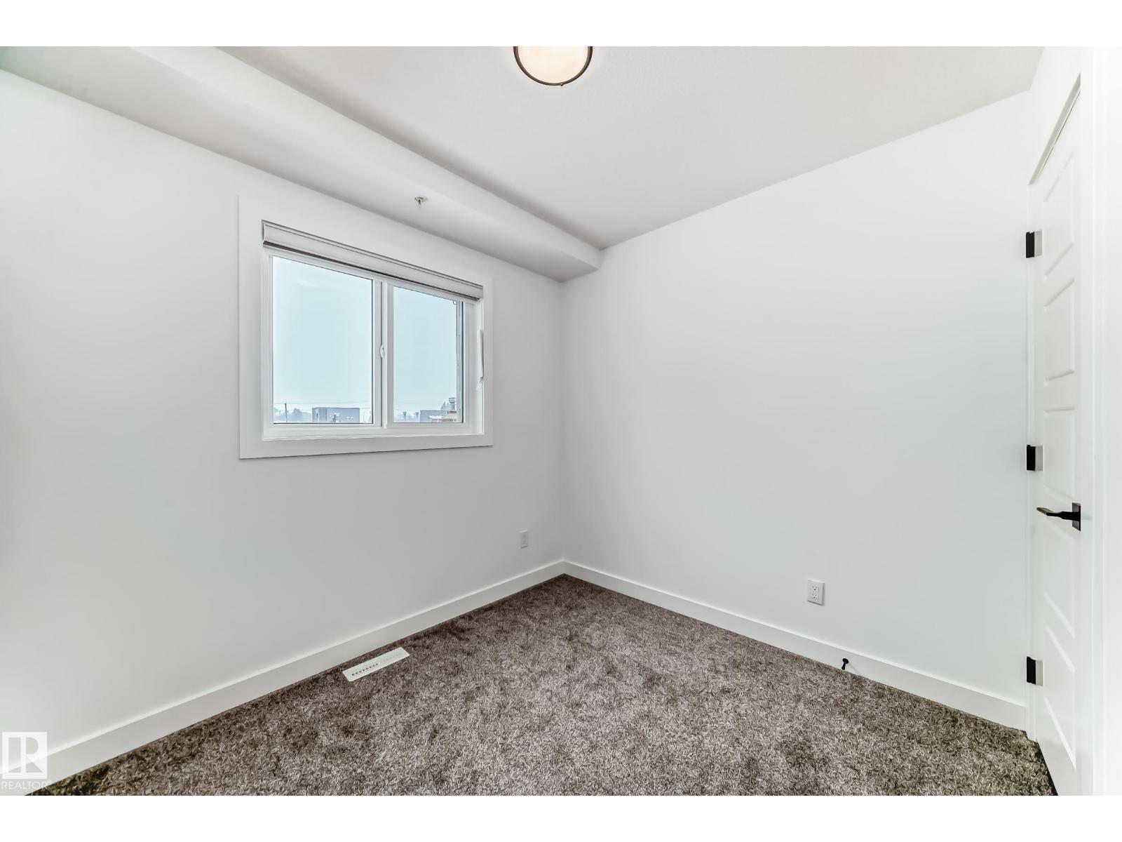 11519 & 11521 67 St Nw Property Photo 28