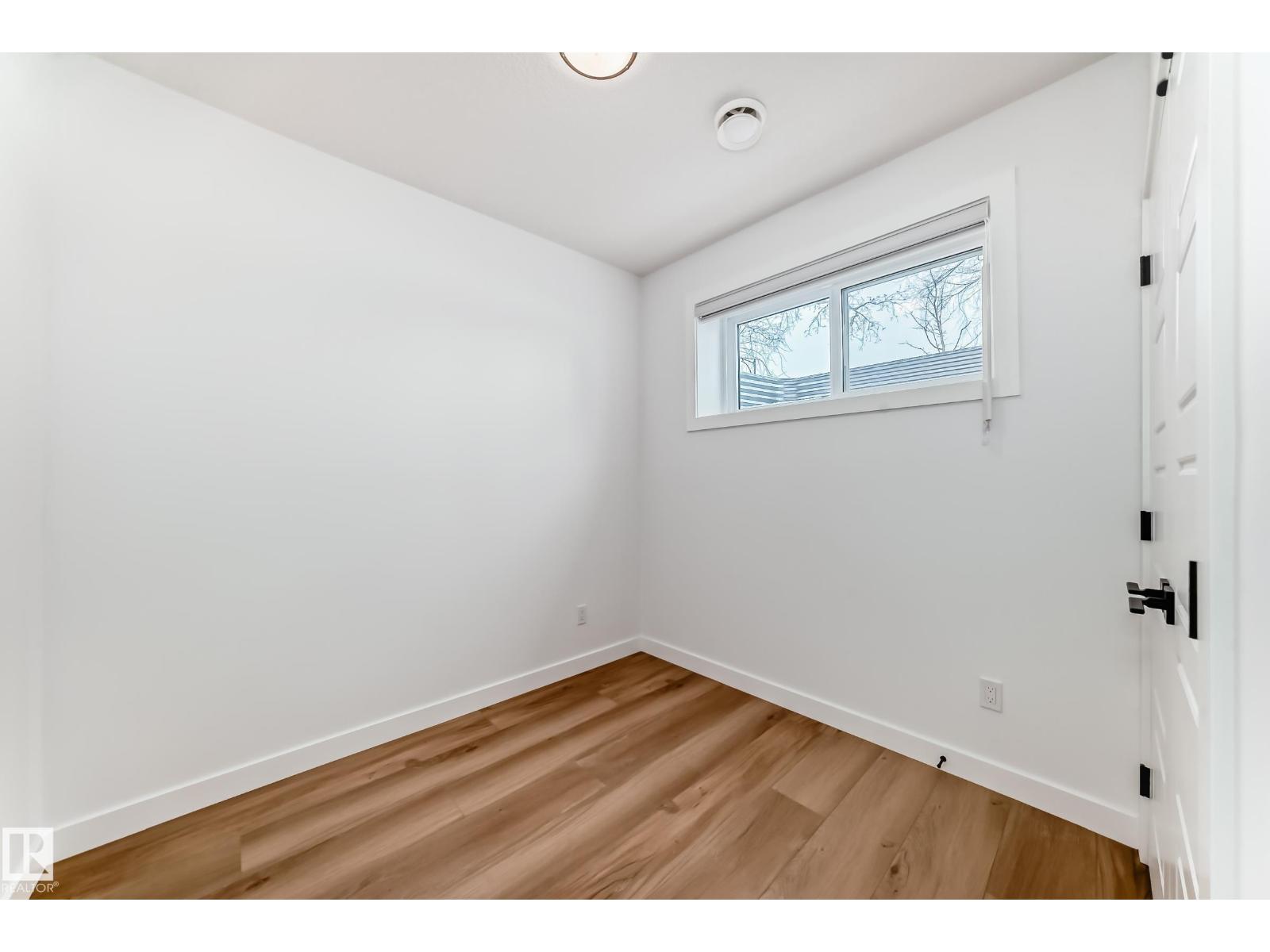 11519 & 11521 67 St Nw Property Photo 41