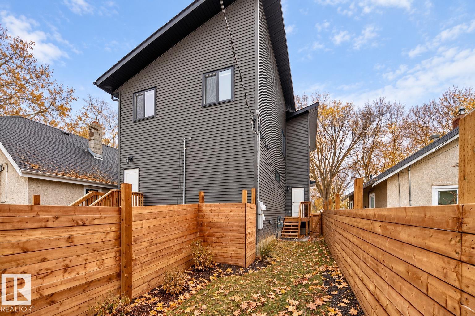 11519 & 11521 67 St Nw Property Photo 51