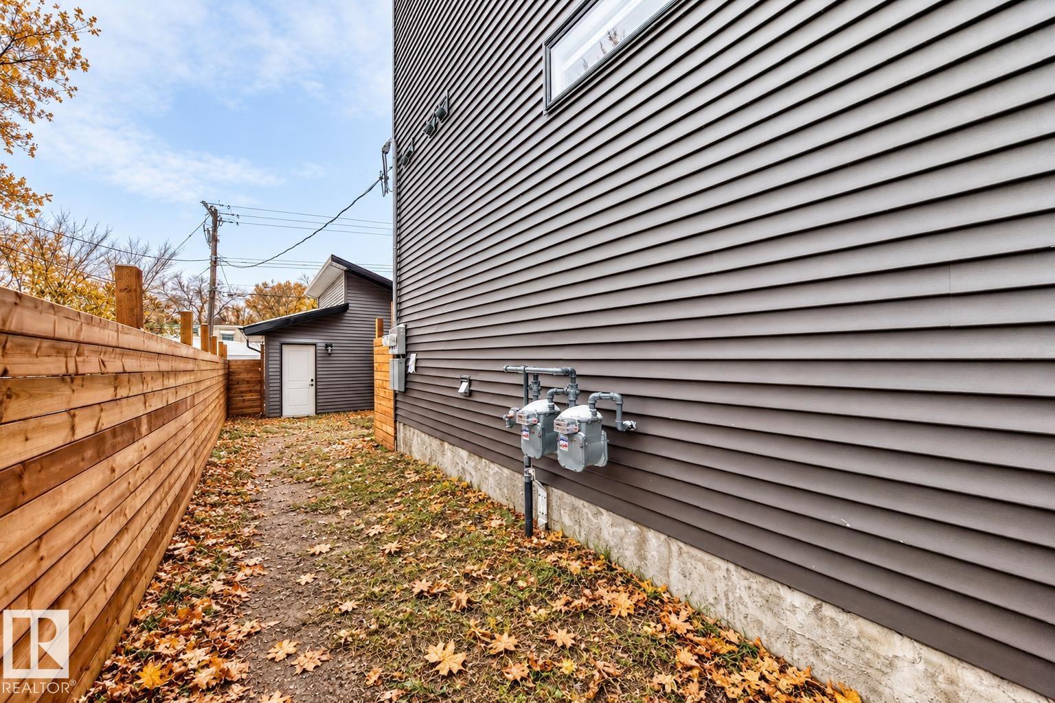11519 & 11521 67 St Nw Property Photo 53