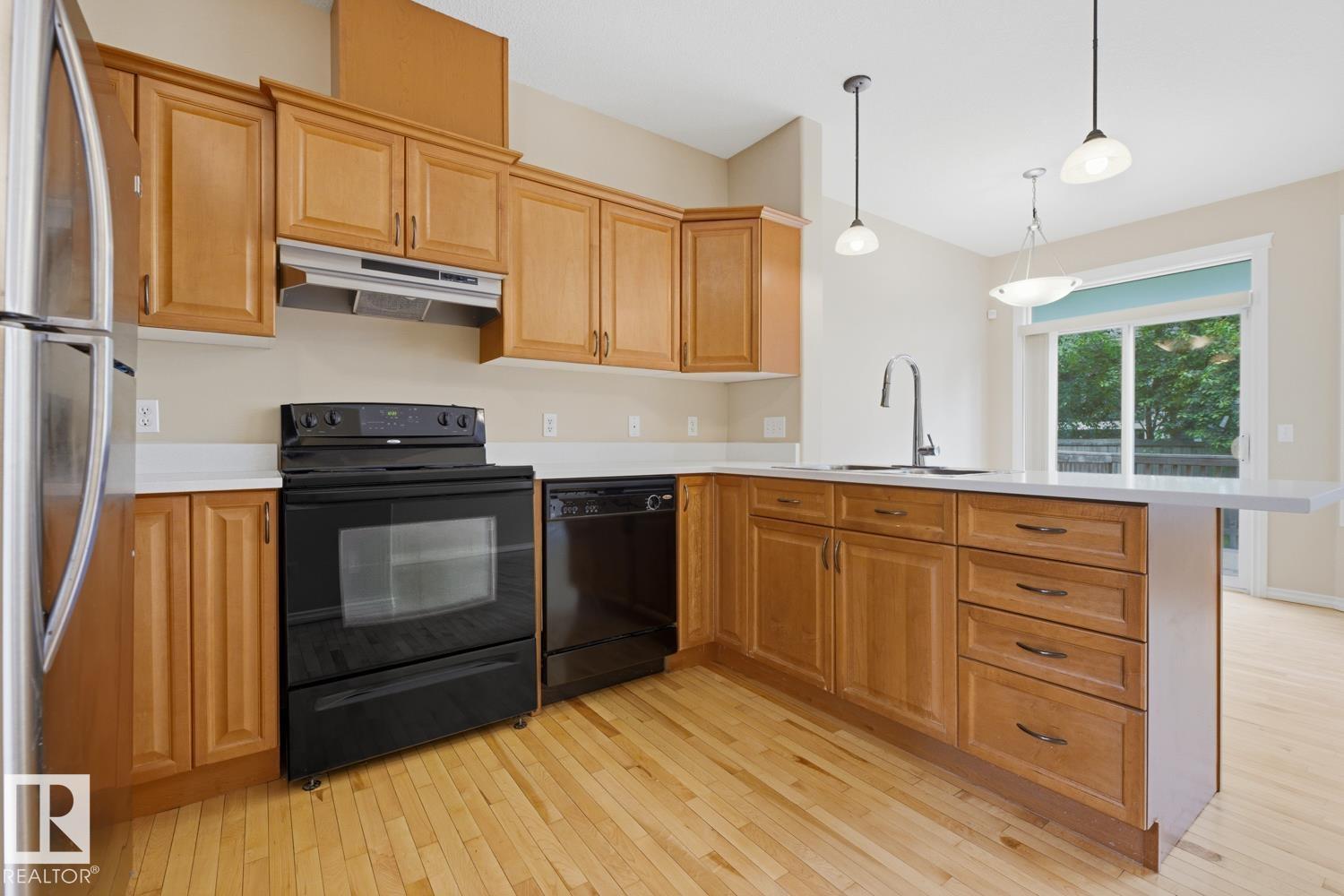 11612 11 Av Sw Property Photo 2
