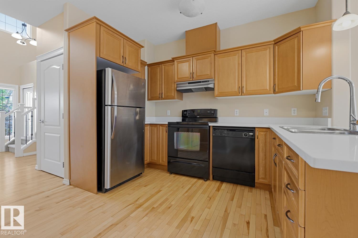 11612 11 Av Sw Property Photo 3