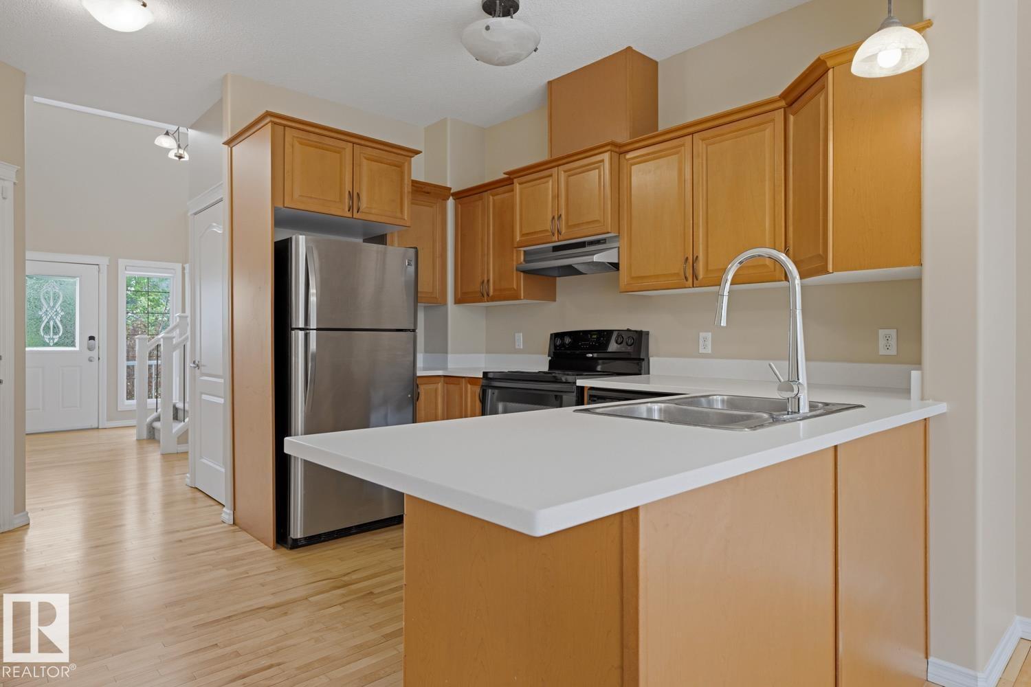 11612 11 Av Sw Property Photo 4