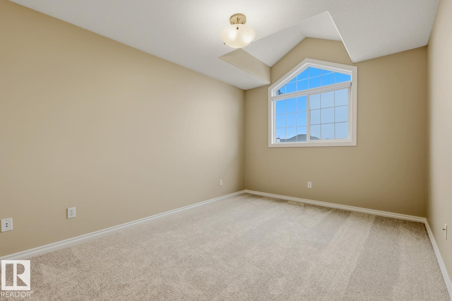 11612 11 Av Sw Property Photo 14