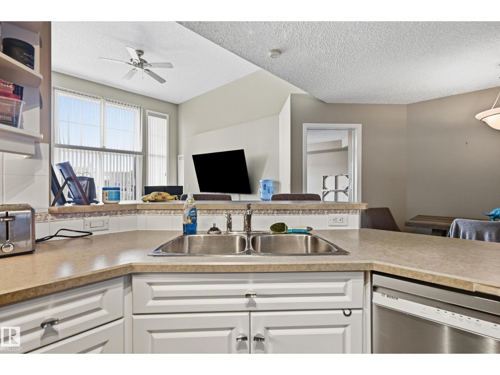 #429 9704 174 St Nw Property Photo 6