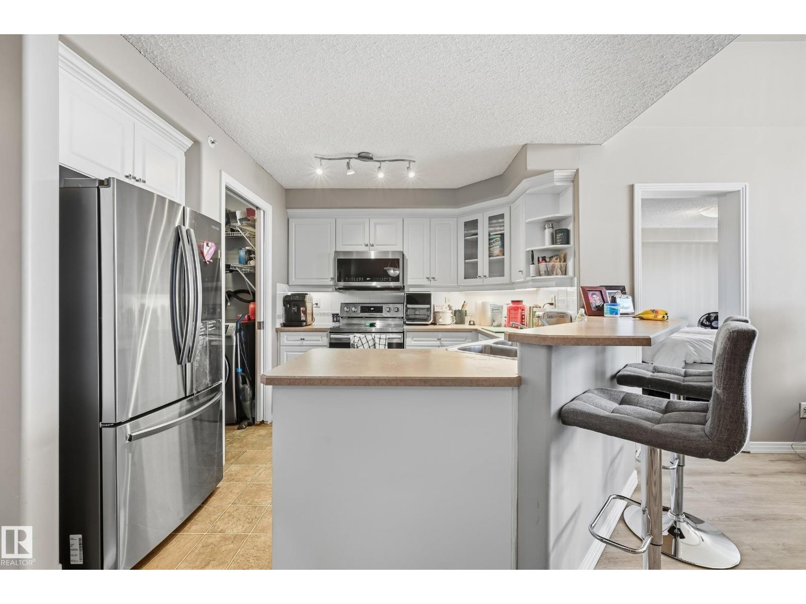 #429 9704 174 St Nw Property Photo 7