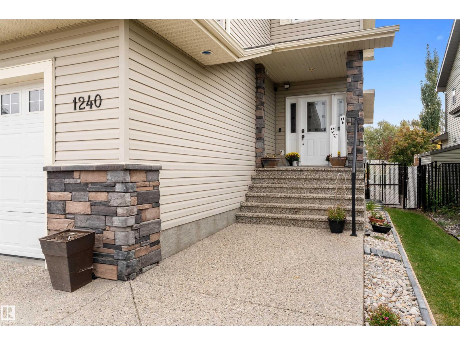 1240 Westerra Cr Property Photo 5