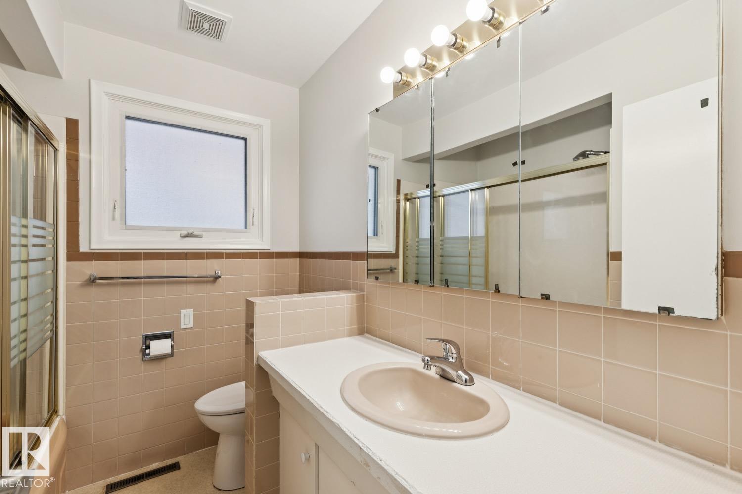 11451 48 Av Nw Property Photo 12
