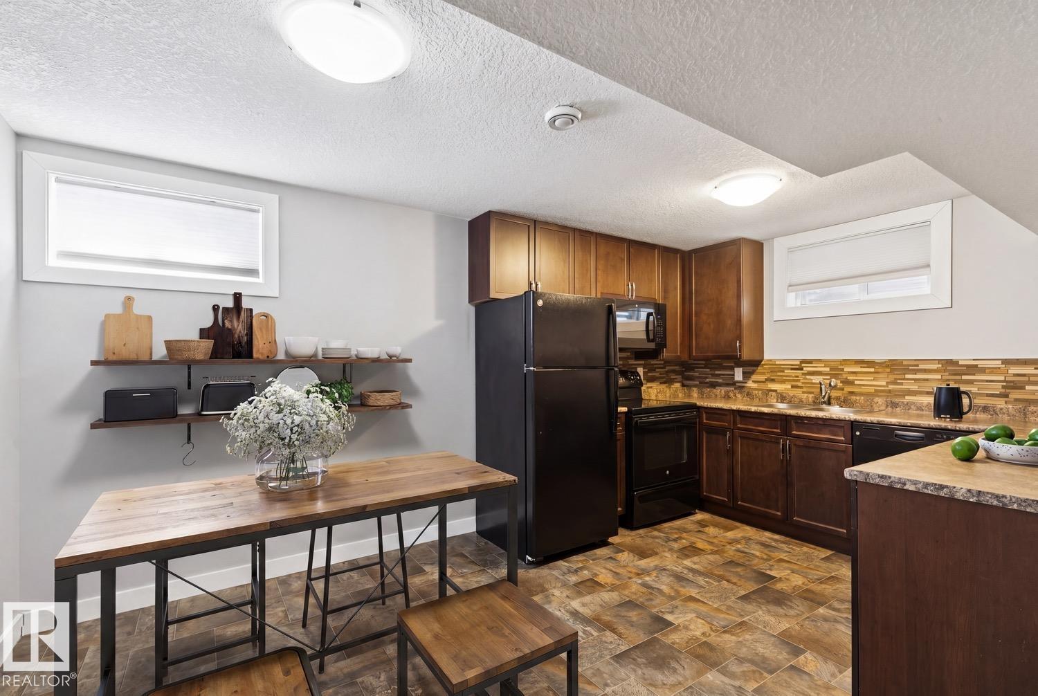 11451 48 Av Nw Property Photo 15