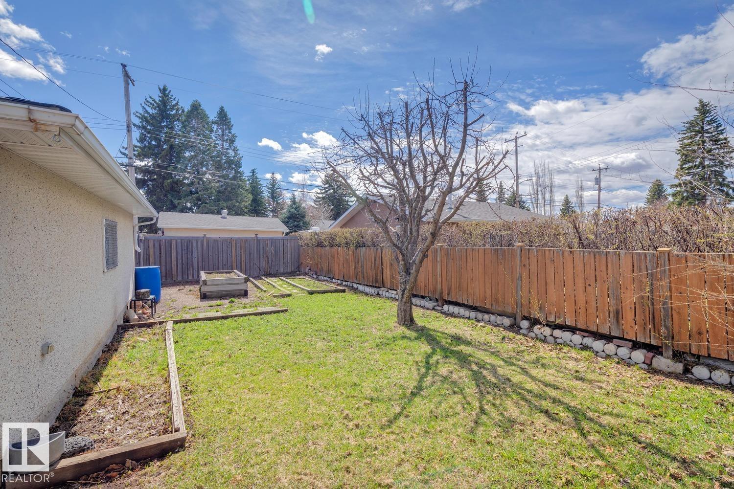 11451 48 Av Nw Property Photo 25