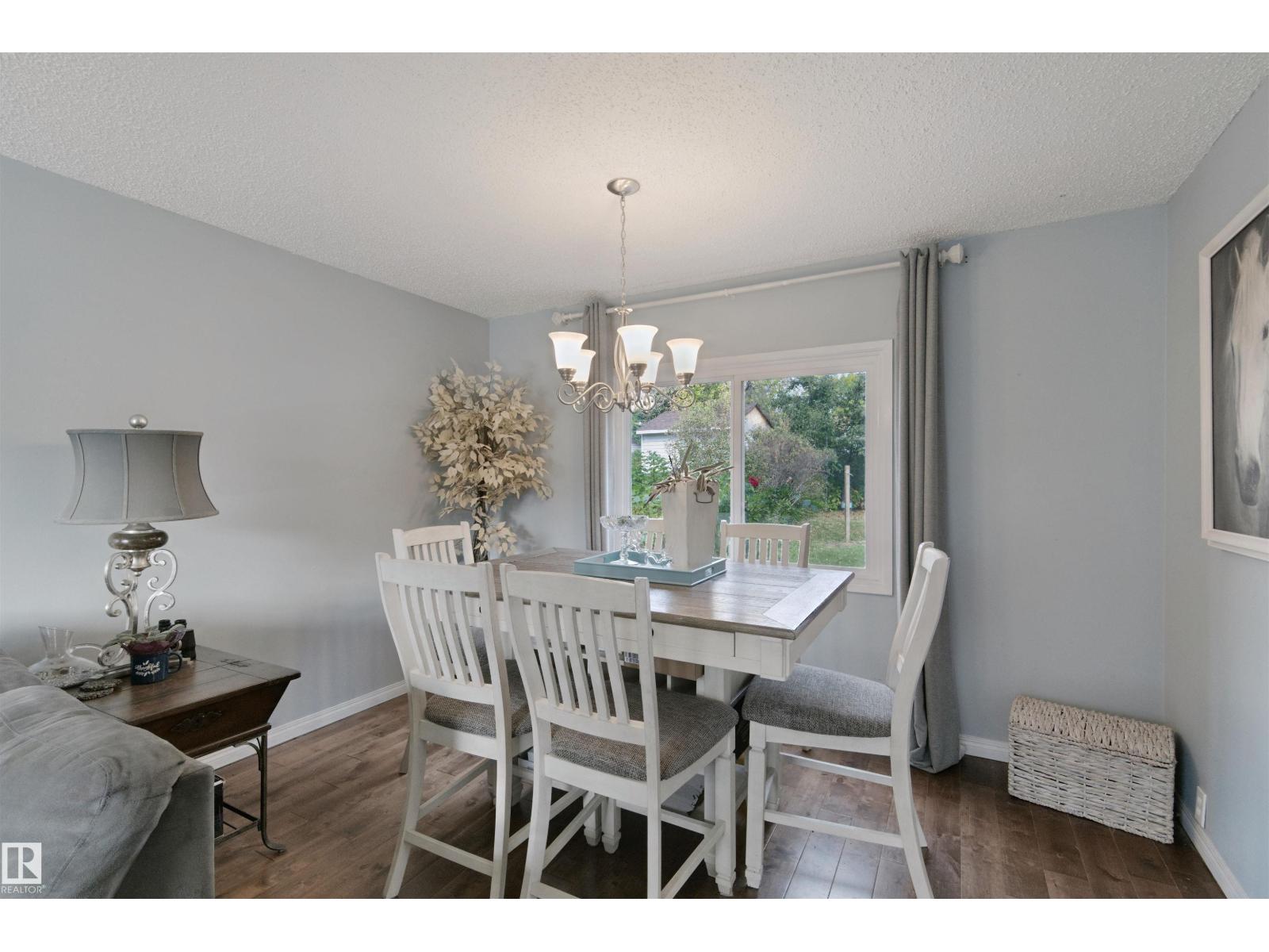 4528 35 Av Nw Property Photo 7
