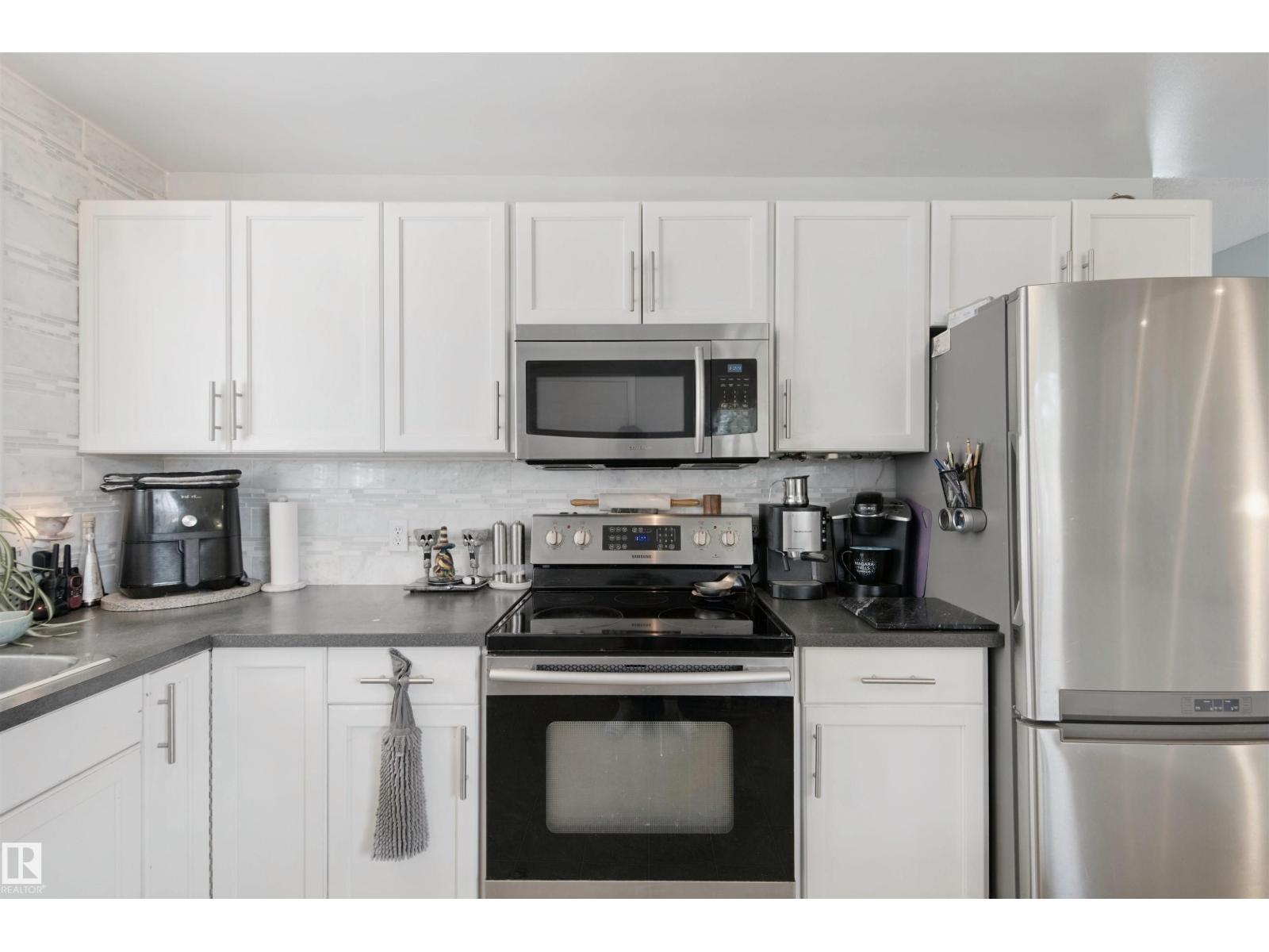 4528 35 Av Nw Property Photo 13