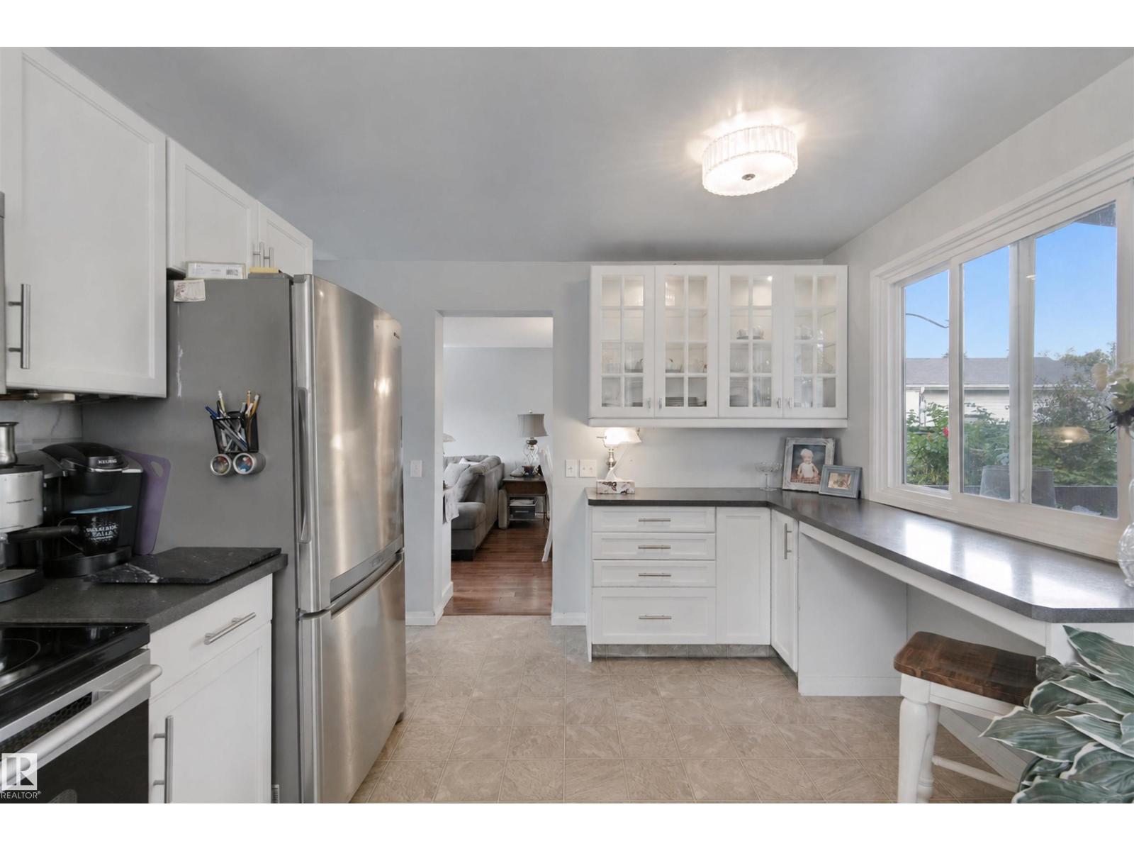 4528 35 Av Nw Property Photo 14