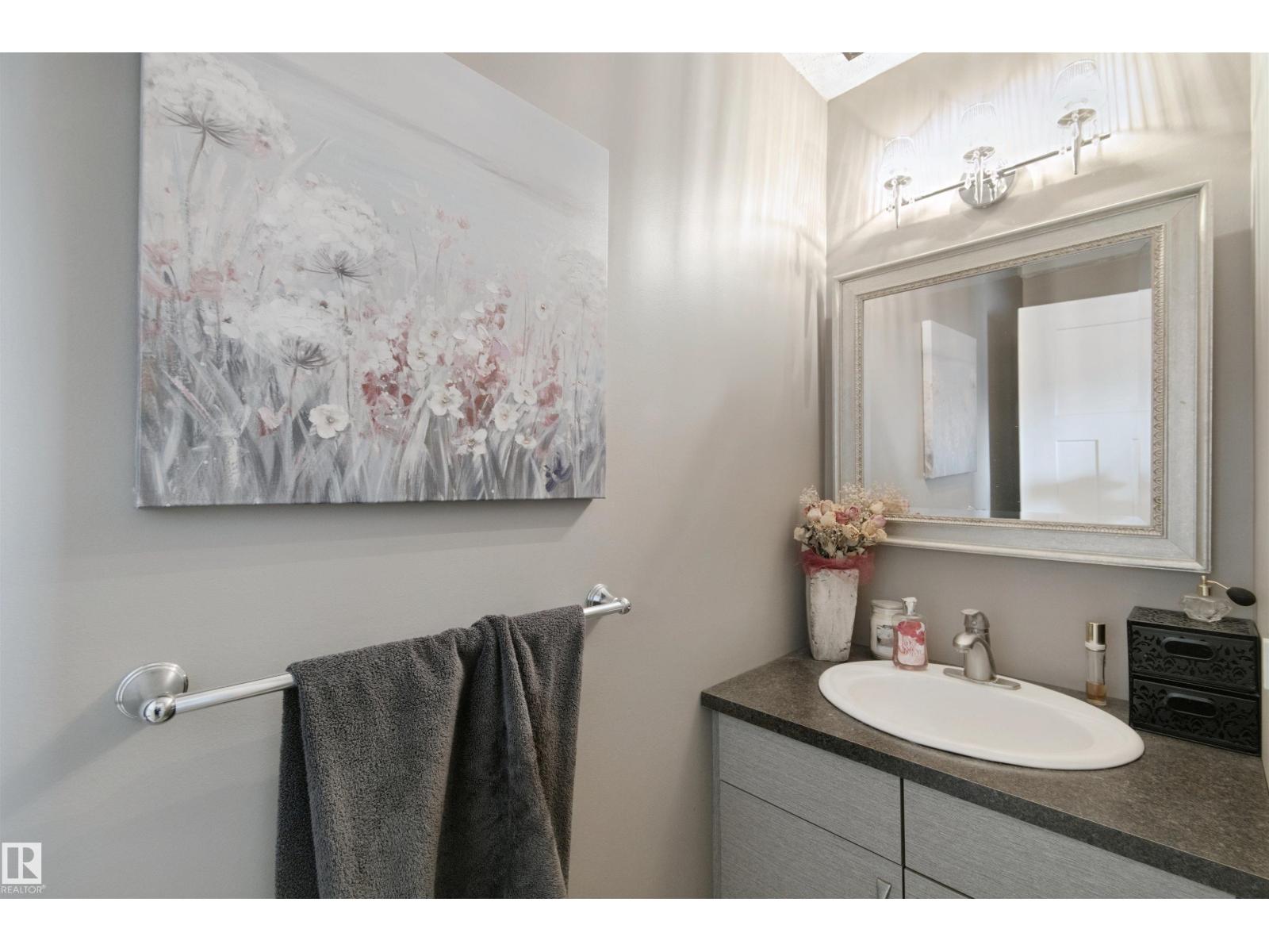4528 35 Av Nw Property Photo 16