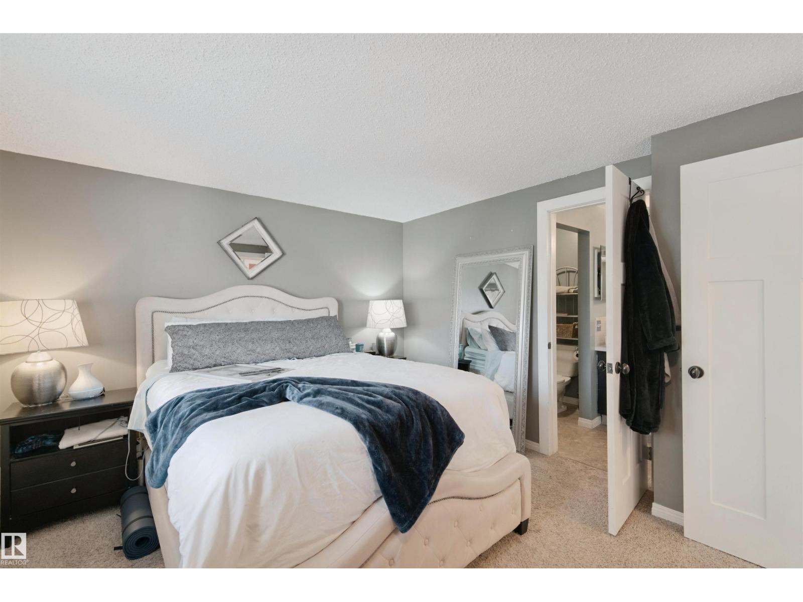 4528 35 Av Nw Property Photo 20