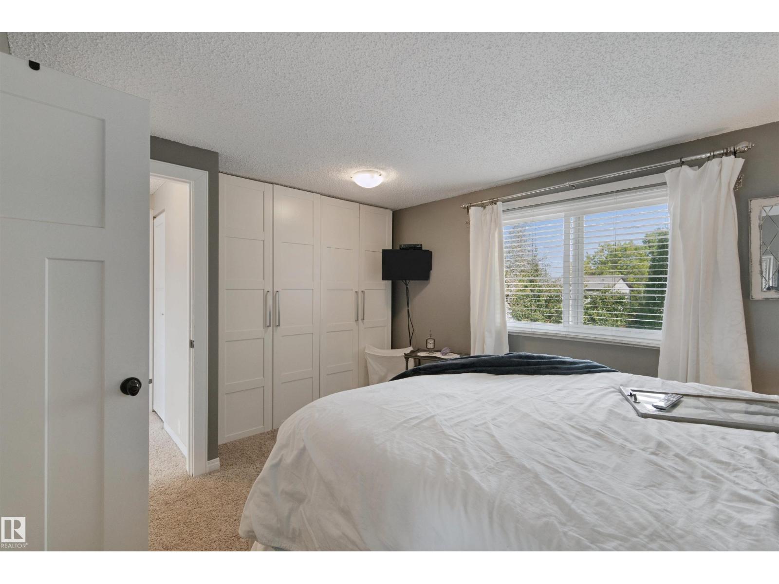 4528 35 Av Nw Property Photo 21