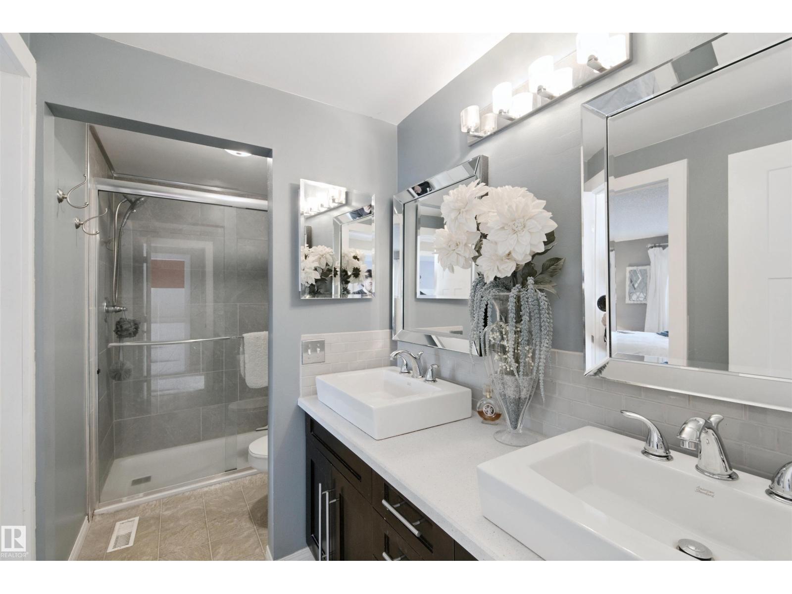 4528 35 Av Nw Property Photo 23