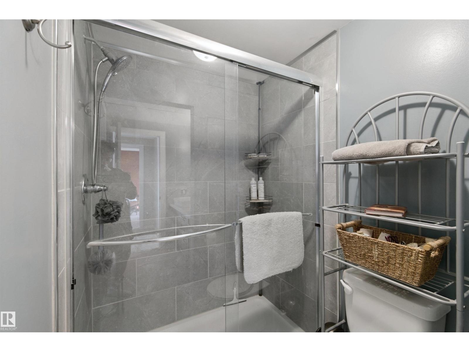 4528 35 Av Nw Property Photo 25
