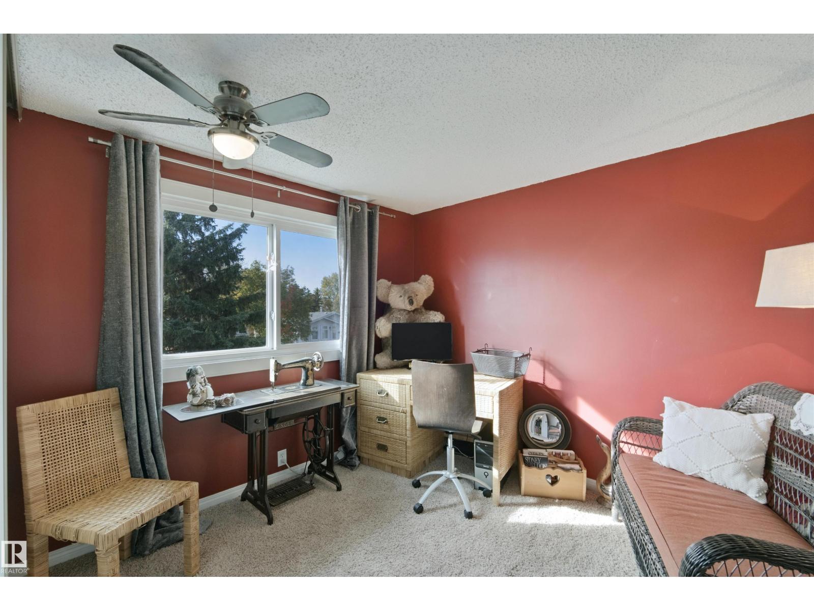 4528 35 Av Nw Property Photo 26
