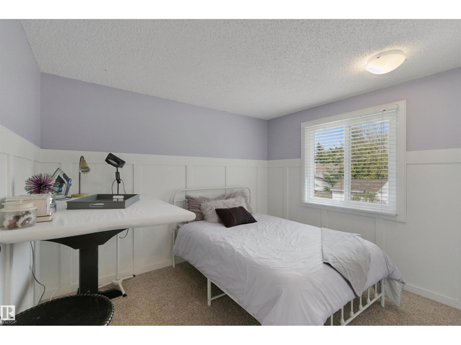 4528 35 Av Nw Property Photo 27