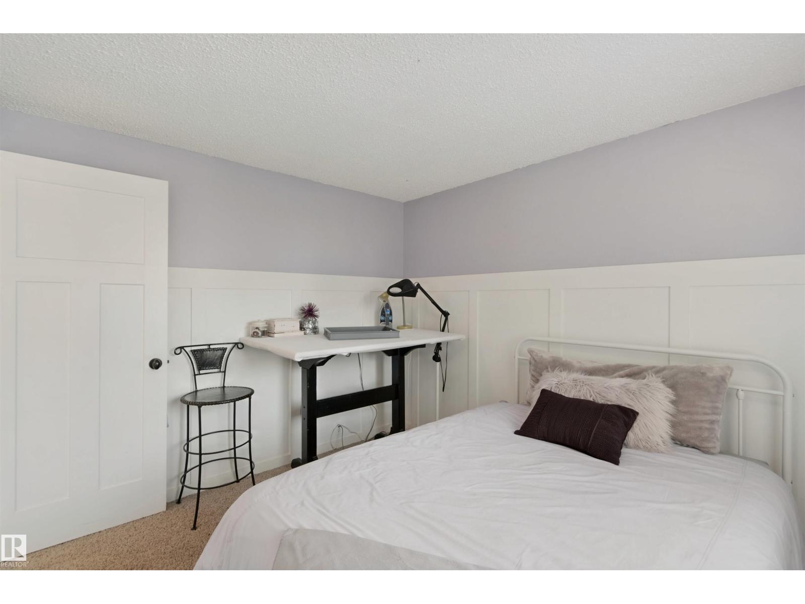 4528 35 Av Nw Property Photo 28