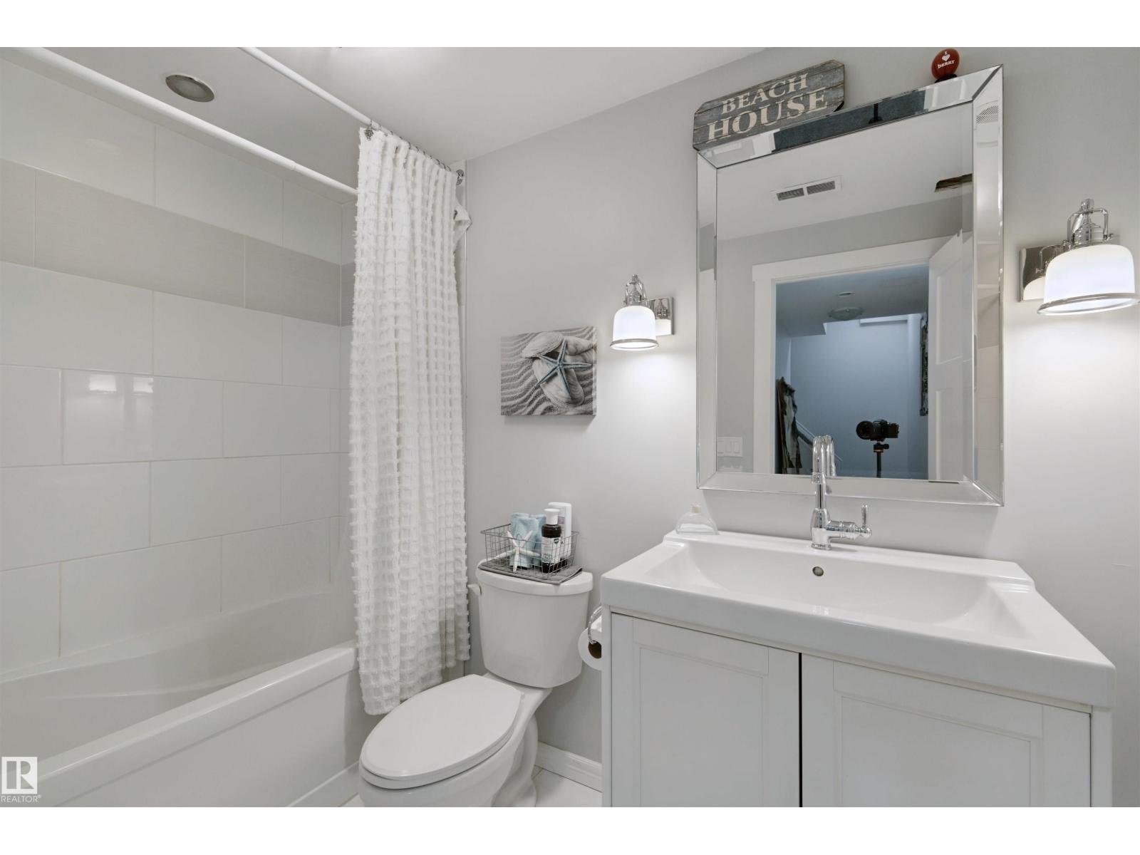 4528 35 Av Nw Property Photo 31