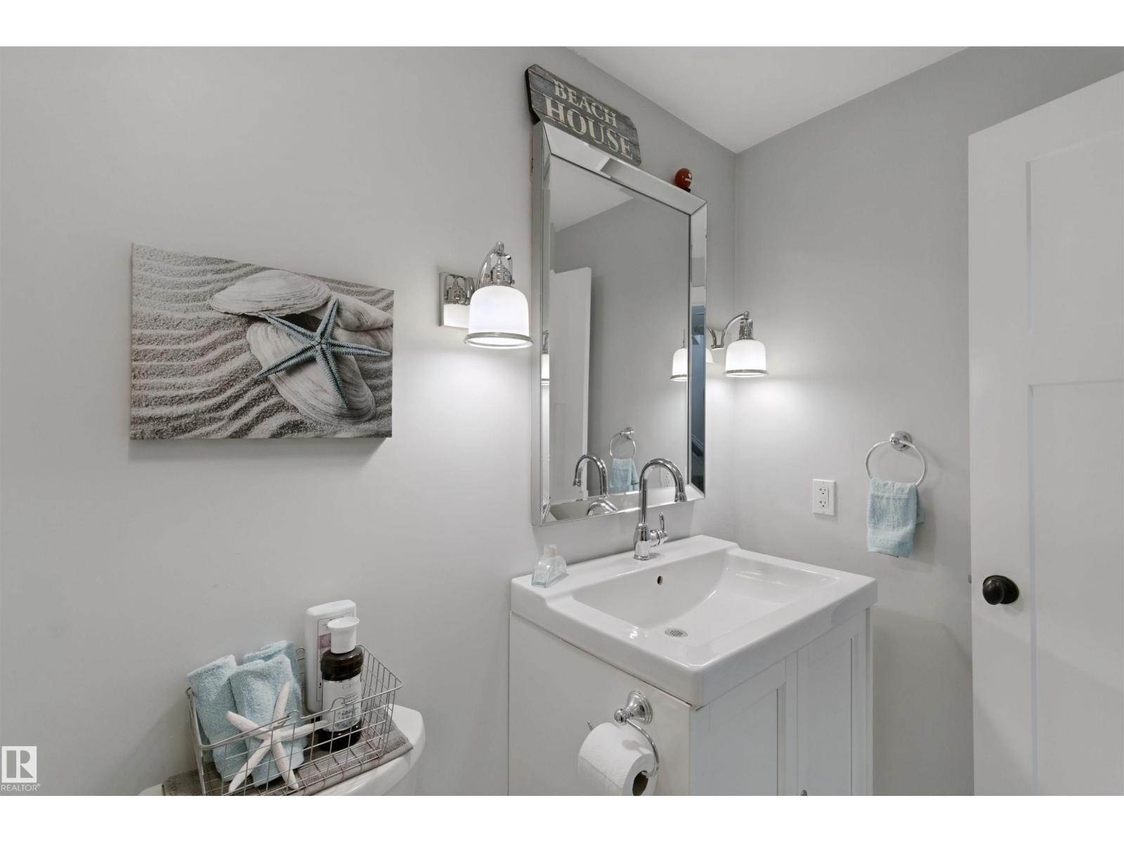 4528 35 Av Nw Property Photo 33