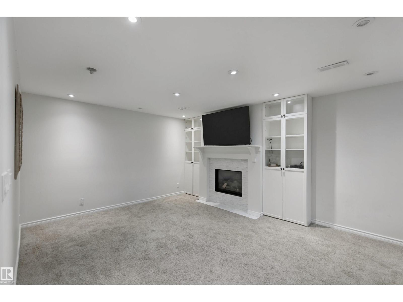 4528 35 Av Nw Property Photo 34