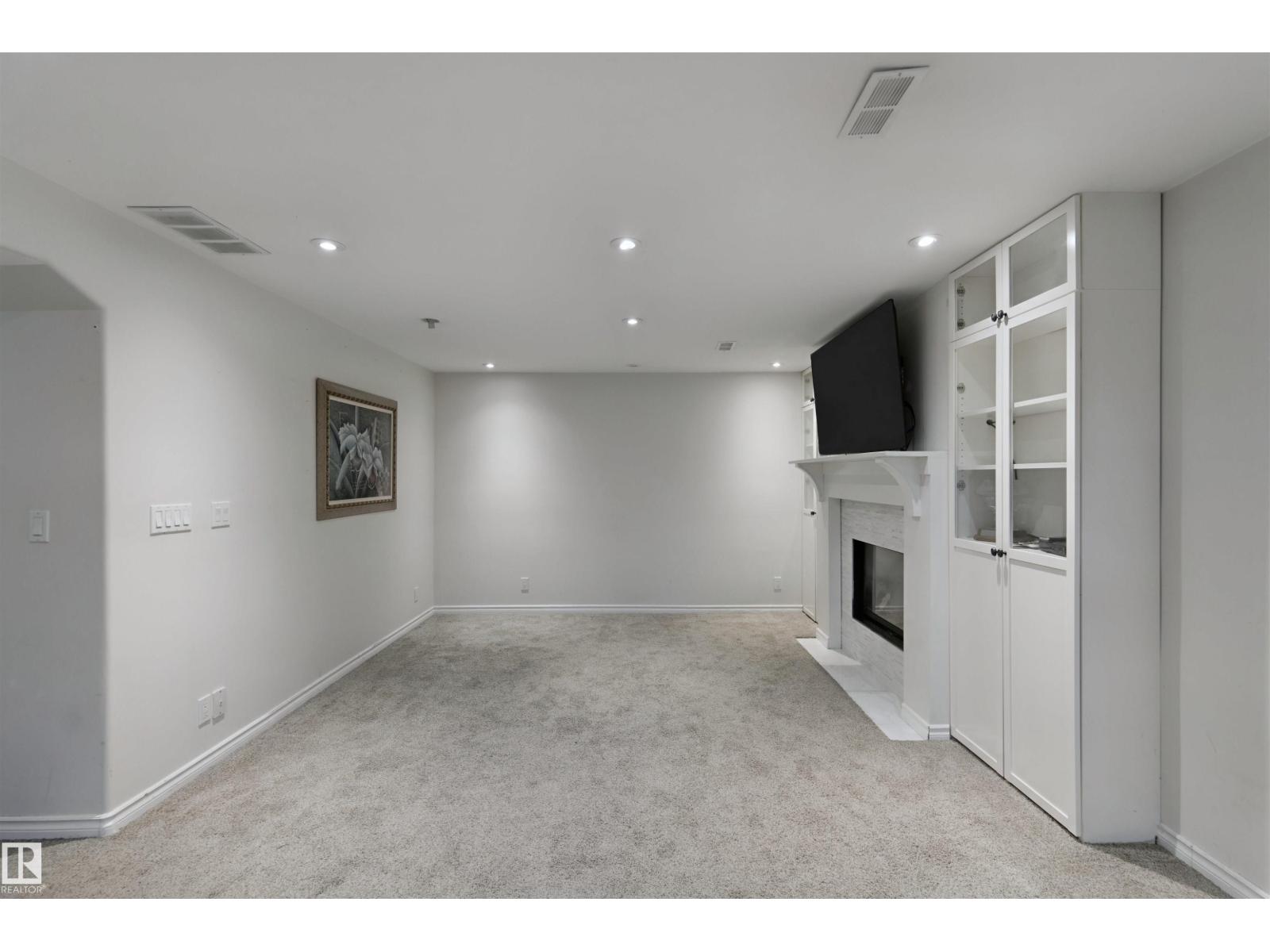 4528 35 Av Nw Property Photo 35