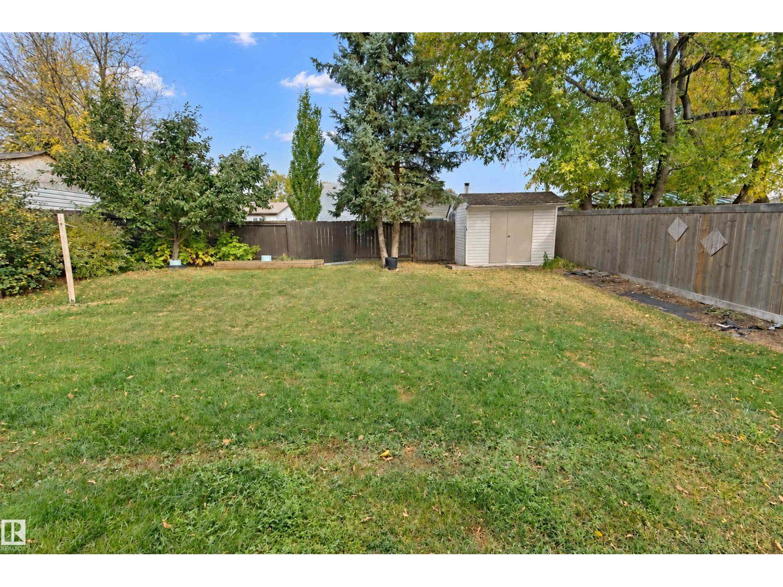 4528 35 Av Nw Property Photo 38