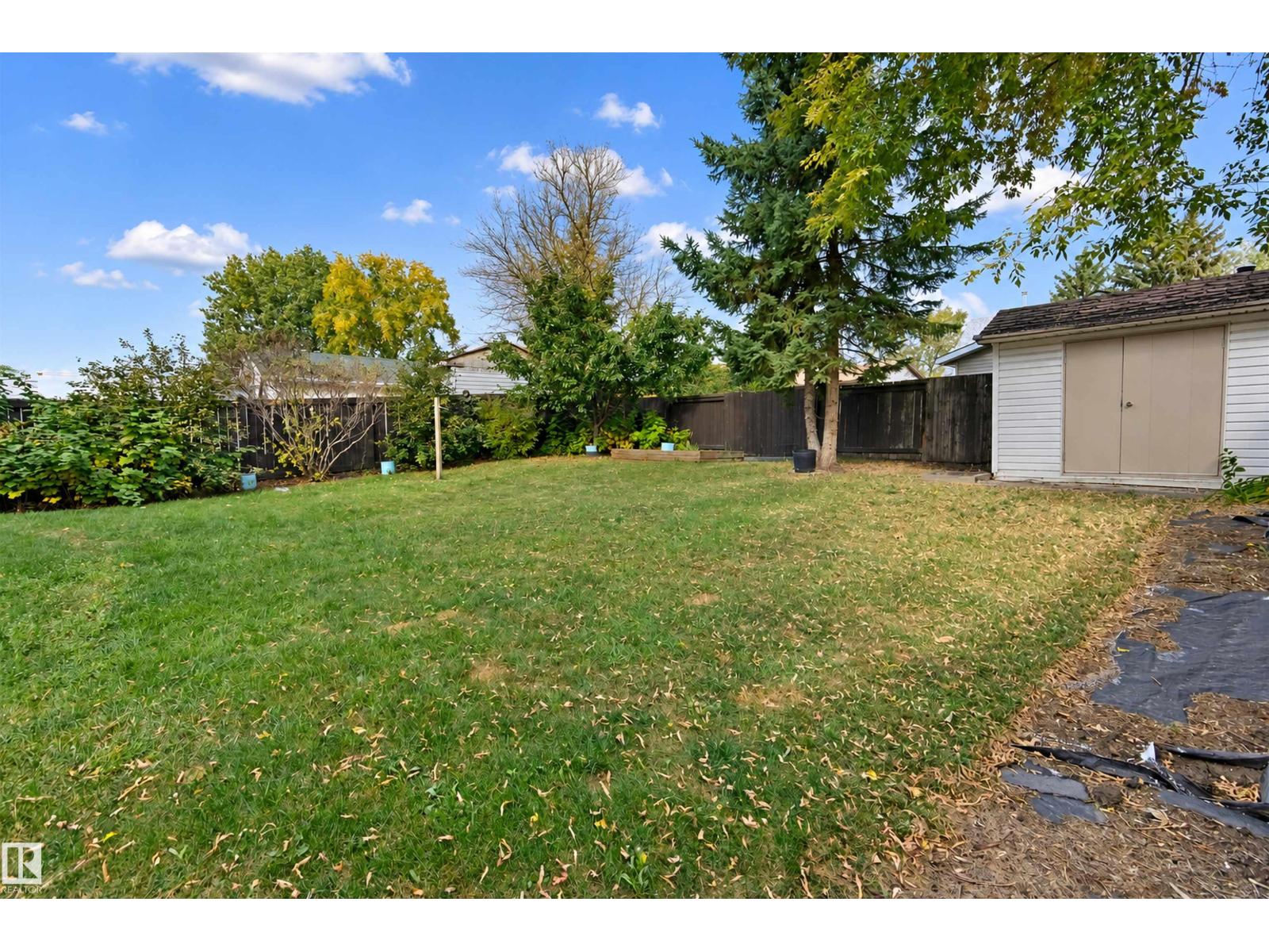4528 35 Av Nw Property Photo 39
