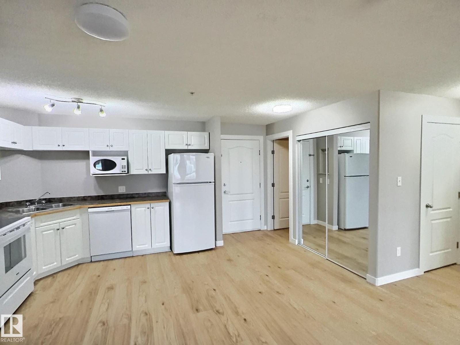 #103 5350 199 St Nw Property Photo 5
