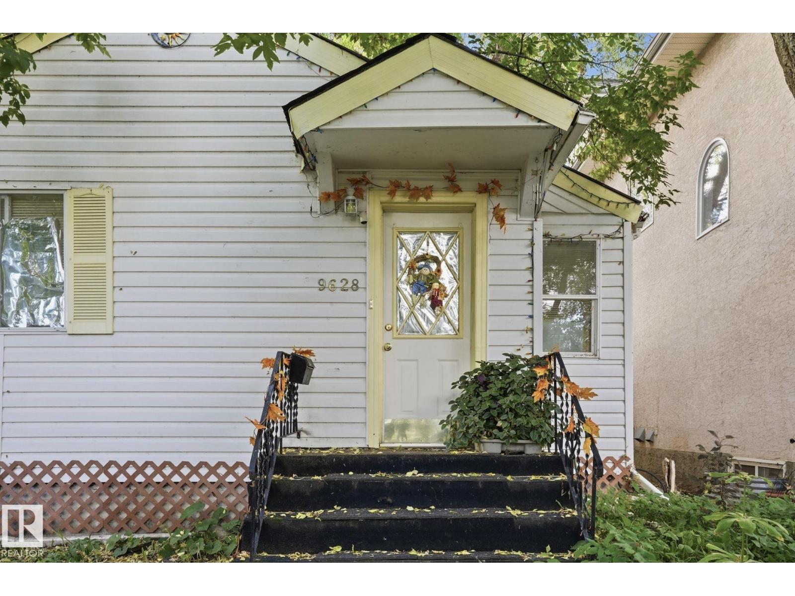 9628 100a St Nw Property Photo 2