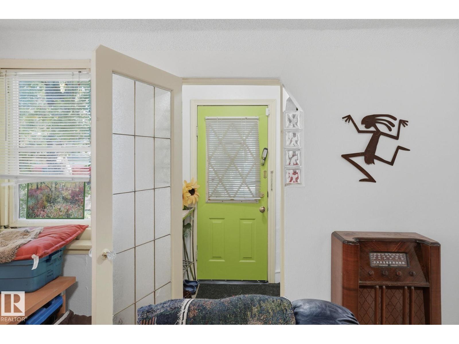 9628 100a St Nw Property Photo 3