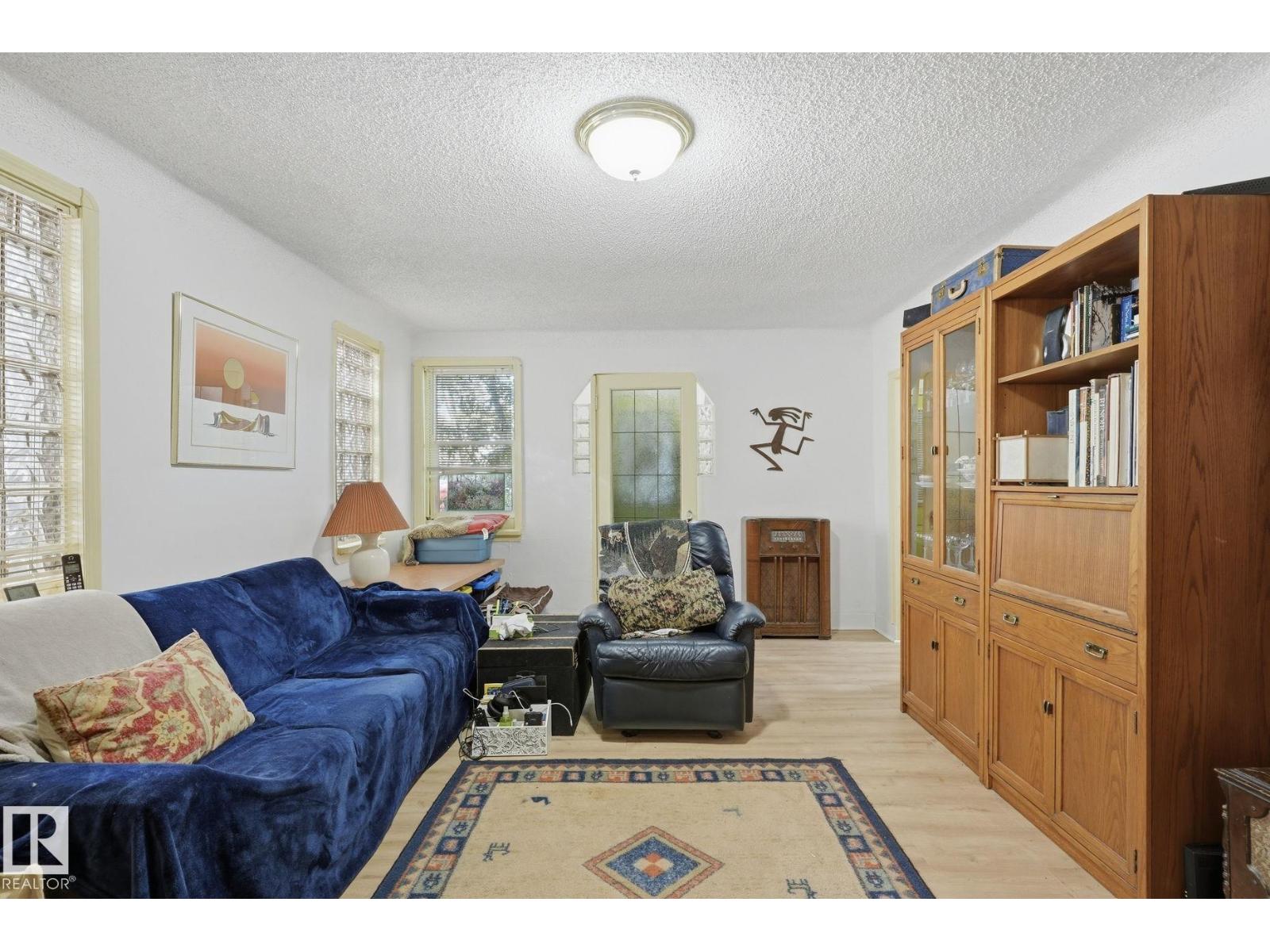 9628 100a St Nw Property Photo 6