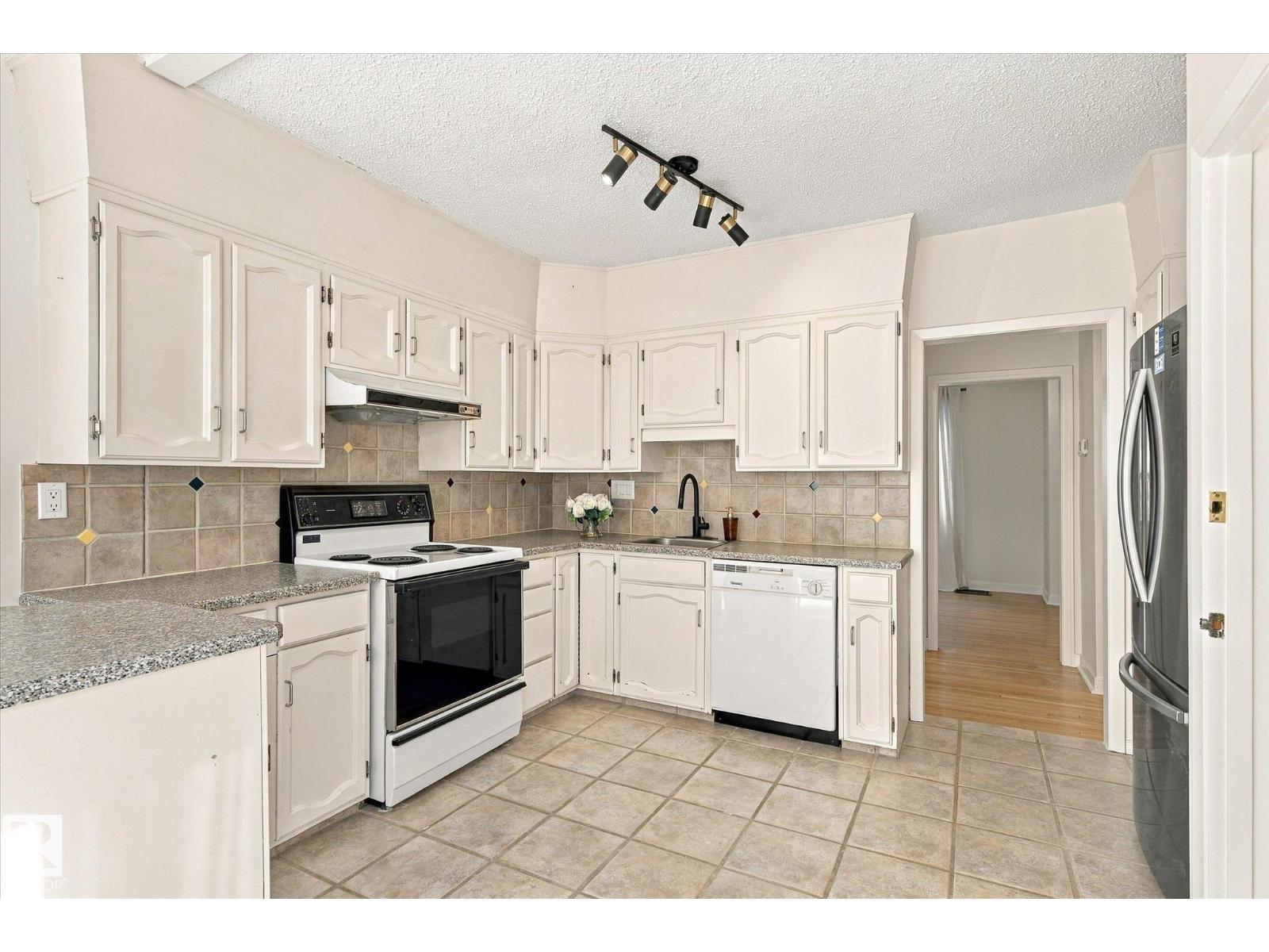 11718 129 St Nw Property Photo 13