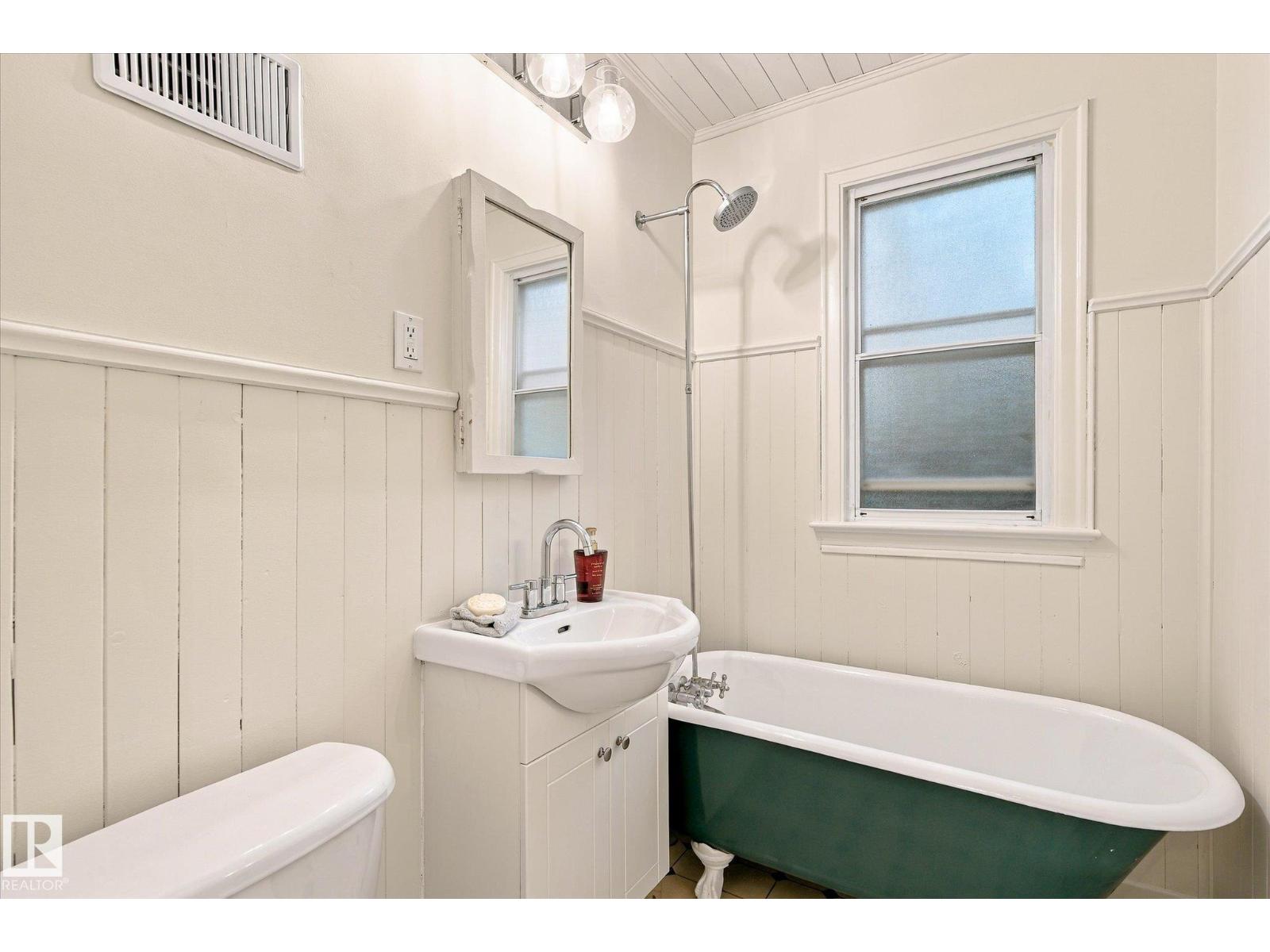 11718 129 St Nw Property Photo 16