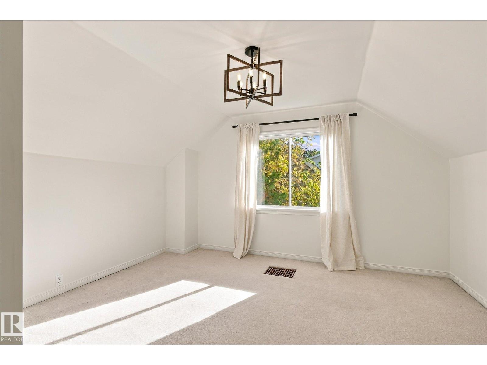 11718 129 St Nw Property Photo 18