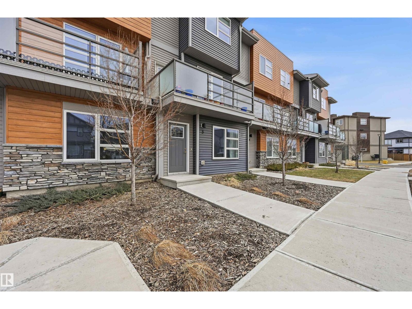 #5 17635 58 ST NW NW Property Photo 1