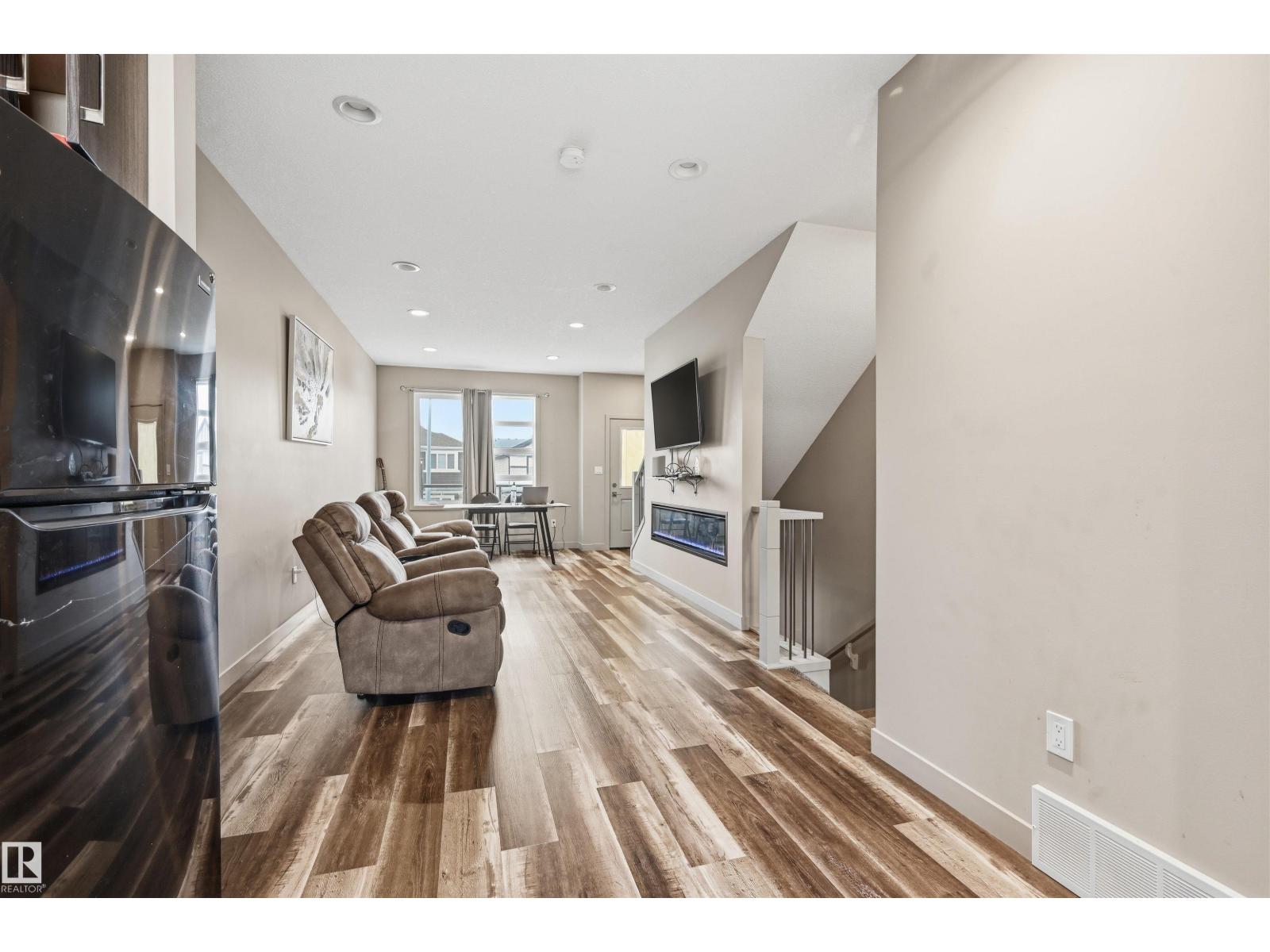 #5 17635 58 St Nw Nw Property Photo 10