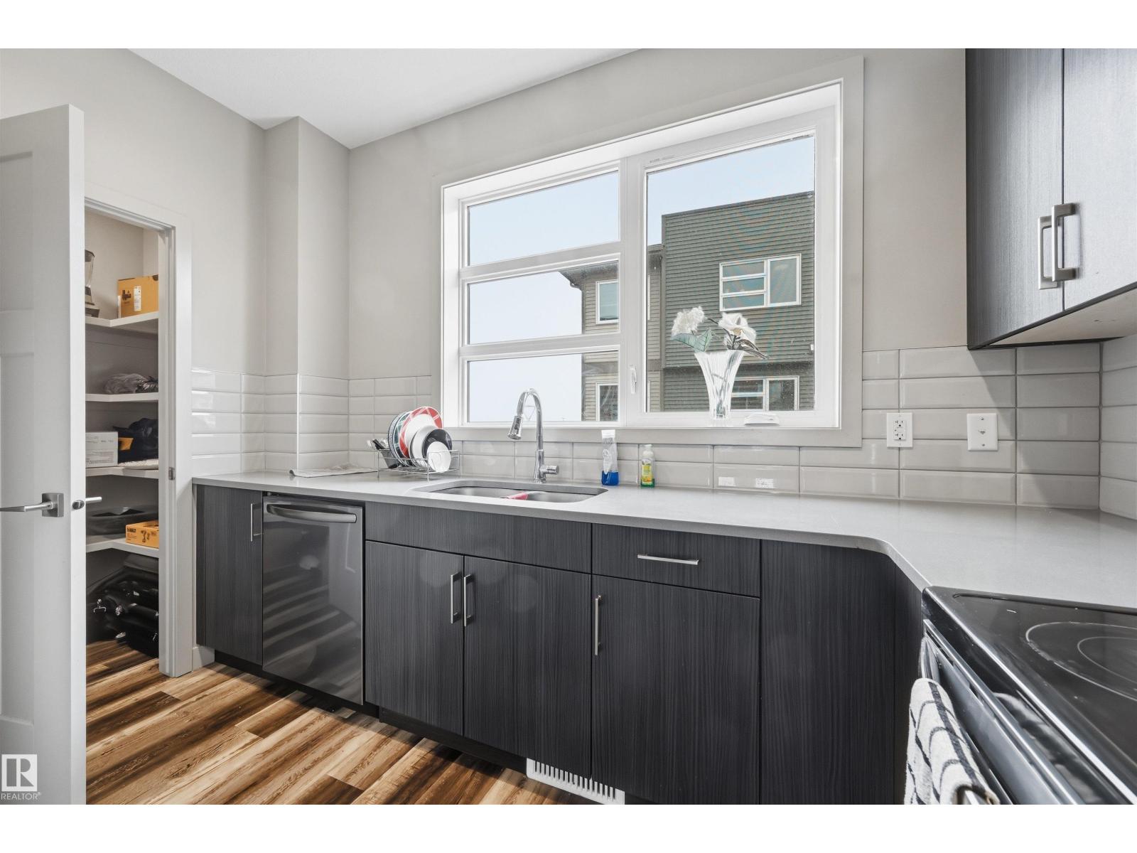 #5 17635 58 St Nw Nw Property Photo 15