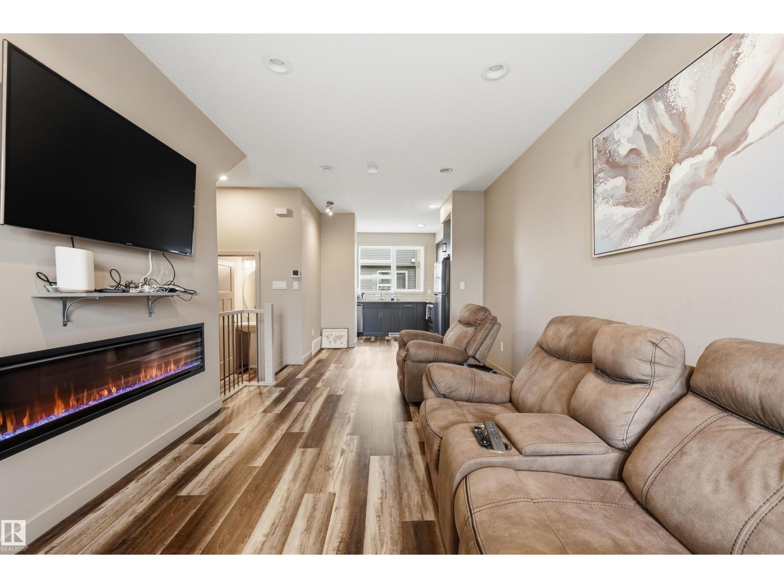 #5 17635 58 St Nw Nw Property Photo 17