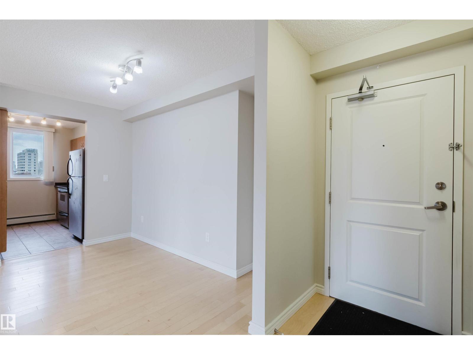 #608 10303 105 St Nw Property Photo 4