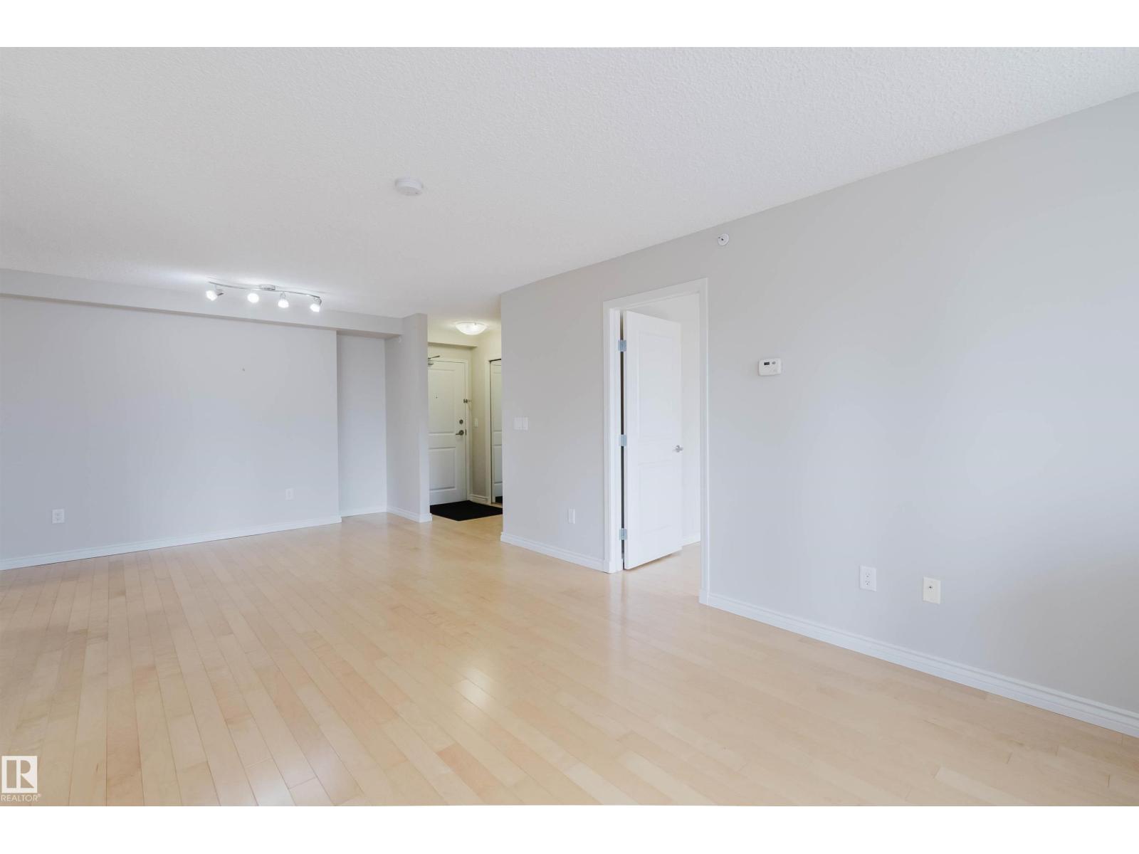 #608 10303 105 St Nw Property Photo 11