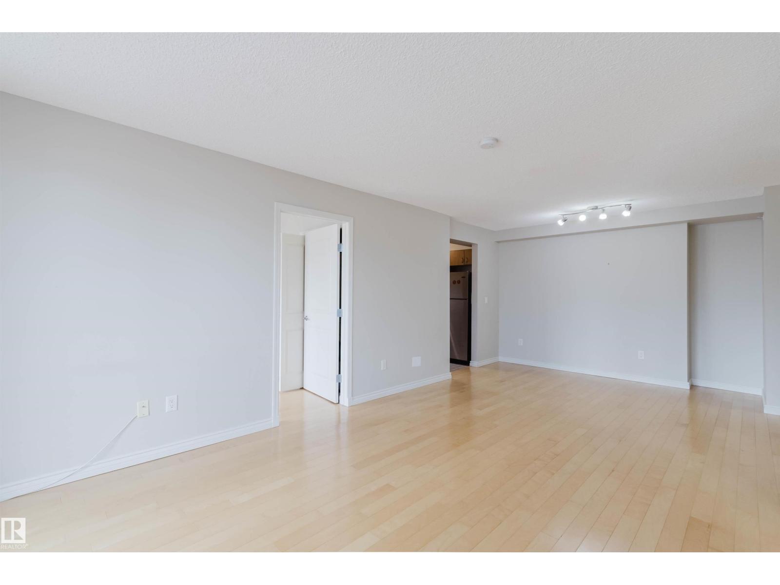 #608 10303 105 St Nw Property Photo 12