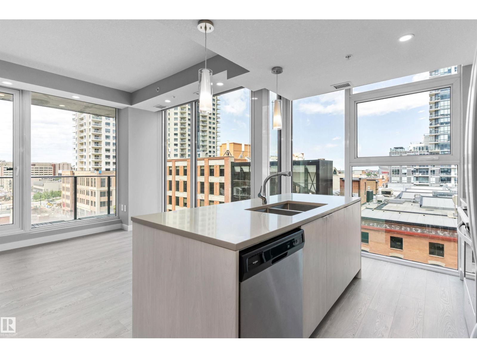 #702 10180 103 St Nw Property Photo 9