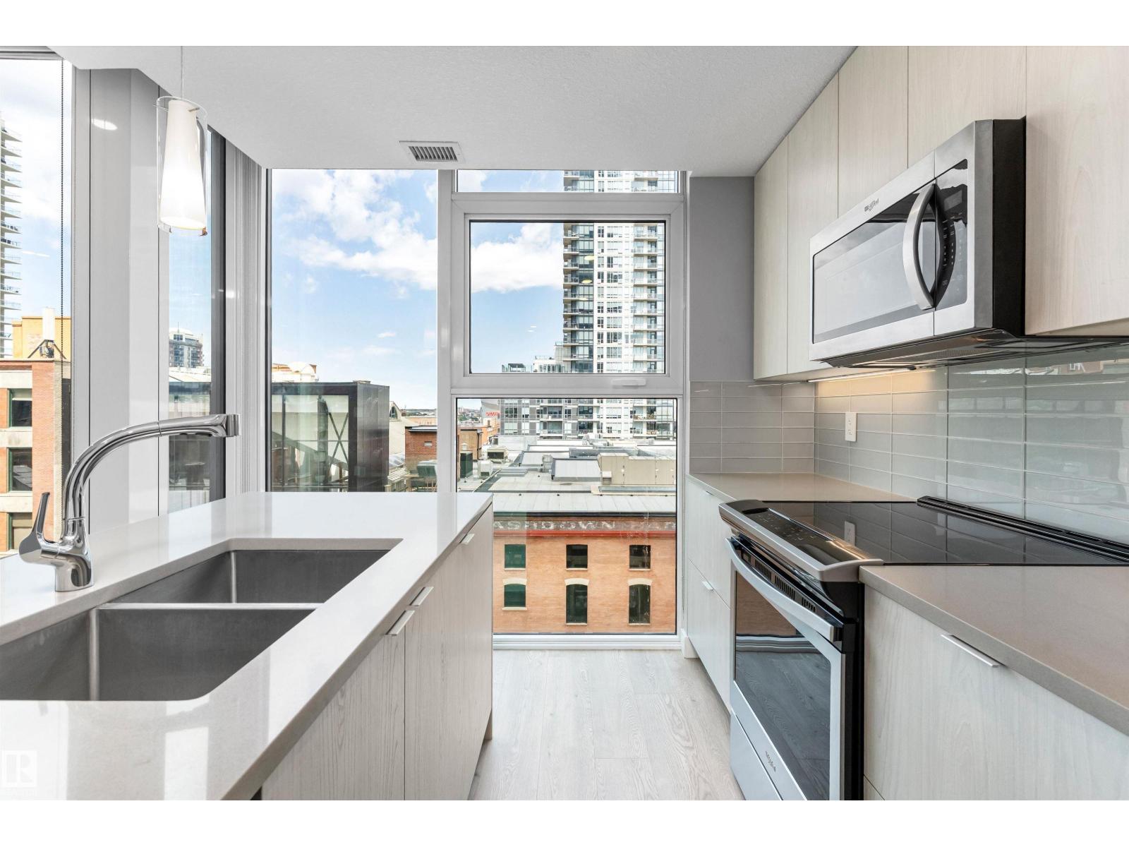 #702 10180 103 St Nw Property Photo 10
