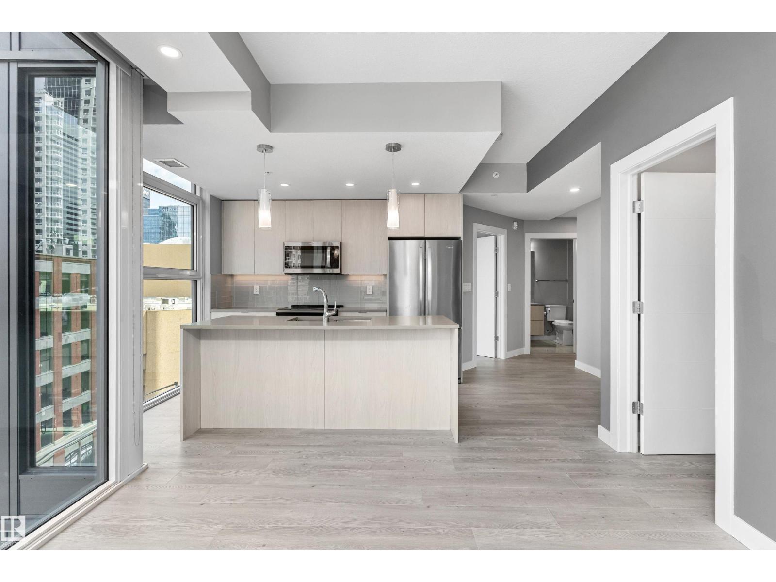 #702 10180 103 St Nw Property Photo 15